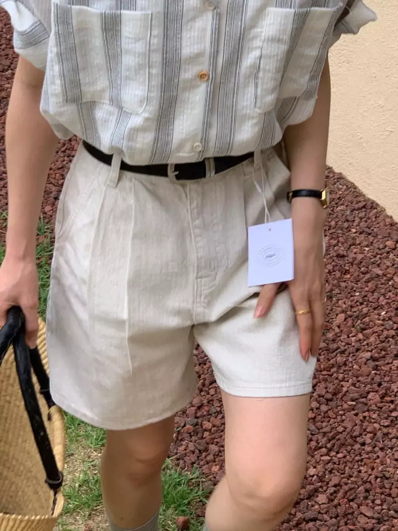 Giggle - Korean Women Fashion - #momslook - White Daily Short