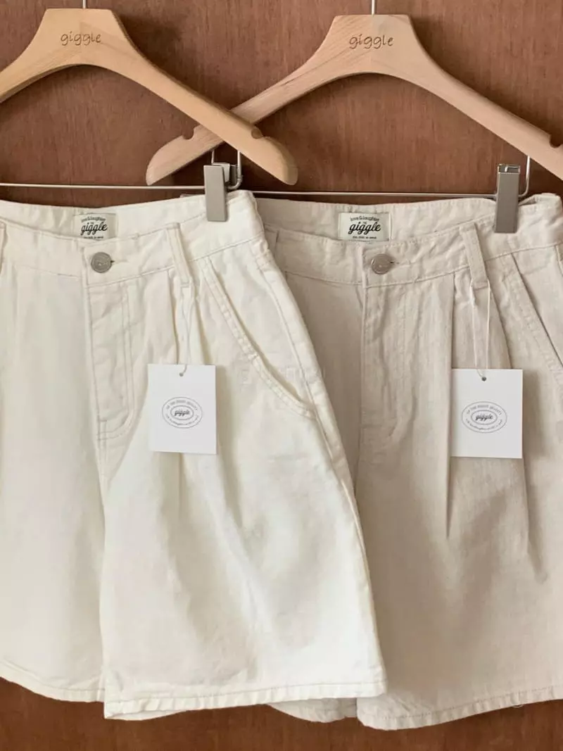 Giggle - Korean Women Fashion - #momslook - White Daily Short - 10