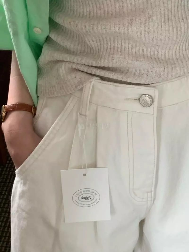 Giggle - Korean Women Fashion - #momslook - White Daily Short - 5