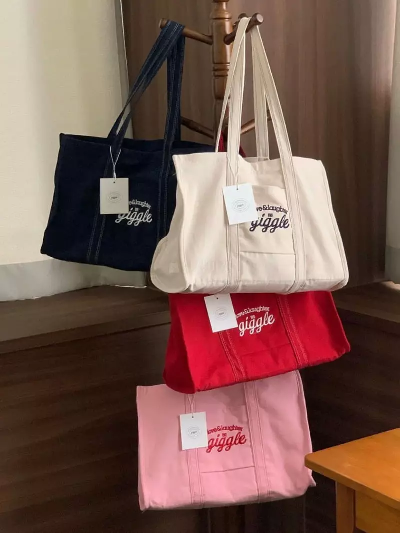 Giggle - Korean Women Fashion - #thelittlethings - Crayon Bag