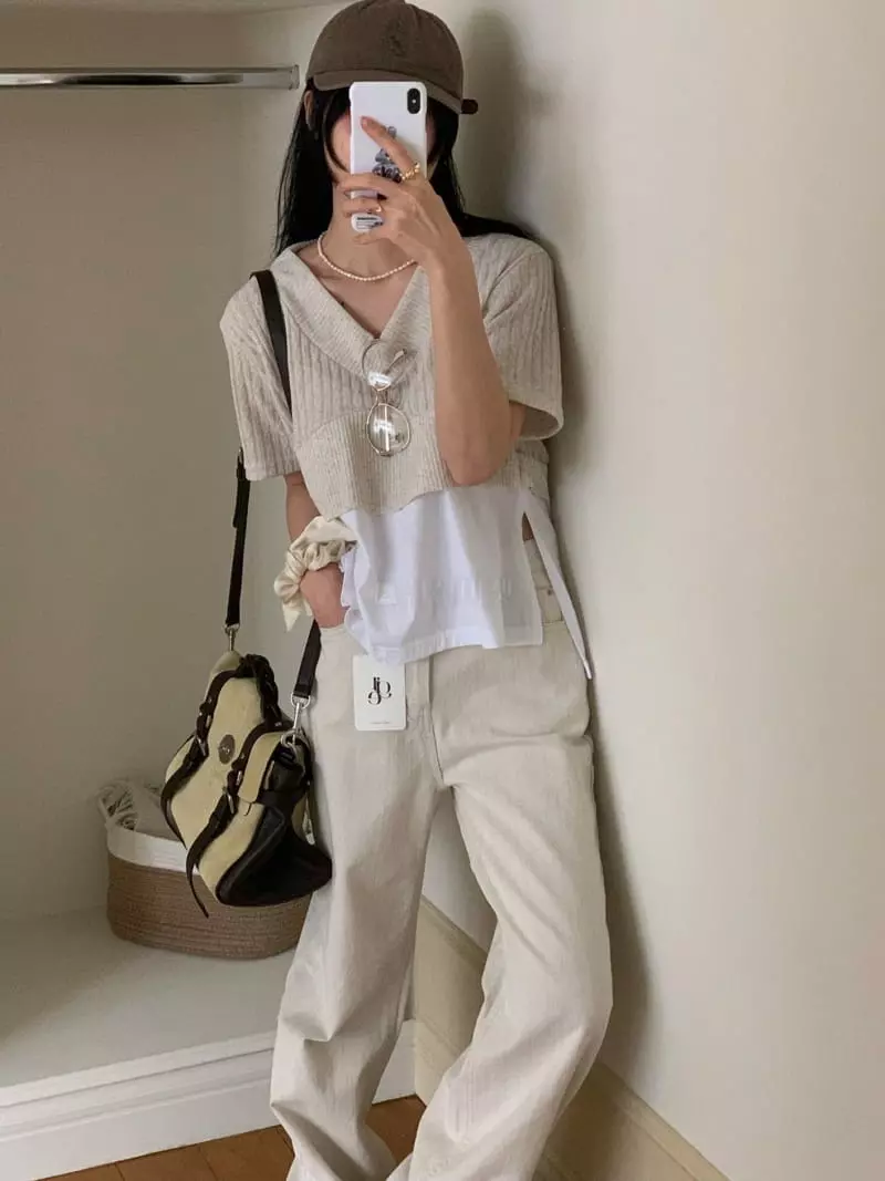 Giggle - Korean Women Fashion - #momslook - V Knit Tee - 4