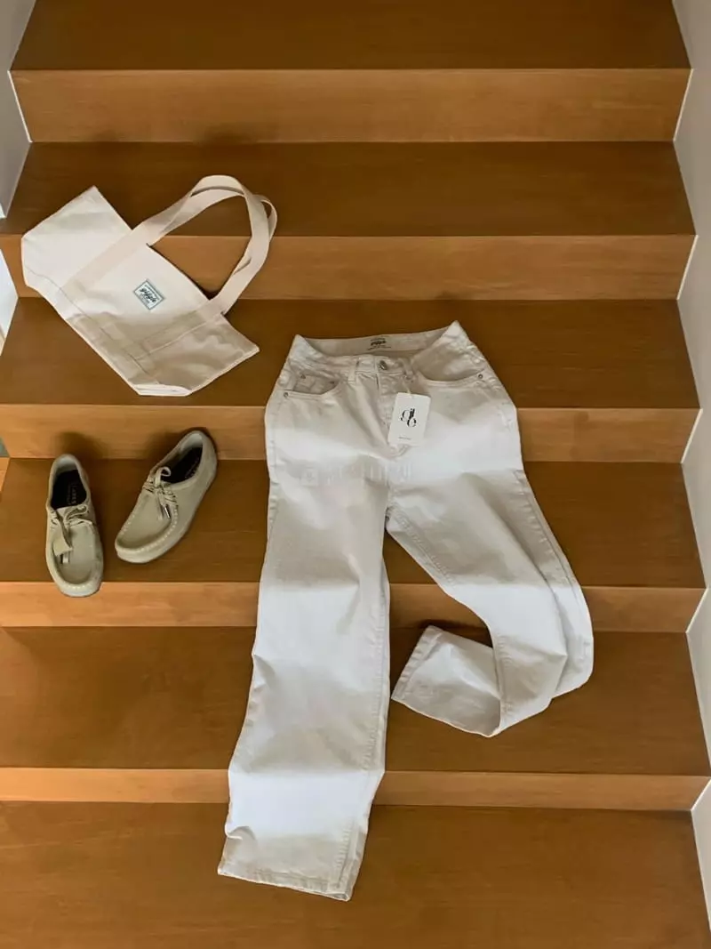 Giggle - Korean Women Fashion - #womensfashion - Summer Loose Fit Cream Jeans