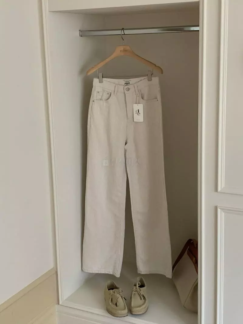 Giggle - Korean Women Fashion - #womensfashion - Summer Loose Fit Cream Jeans - 9