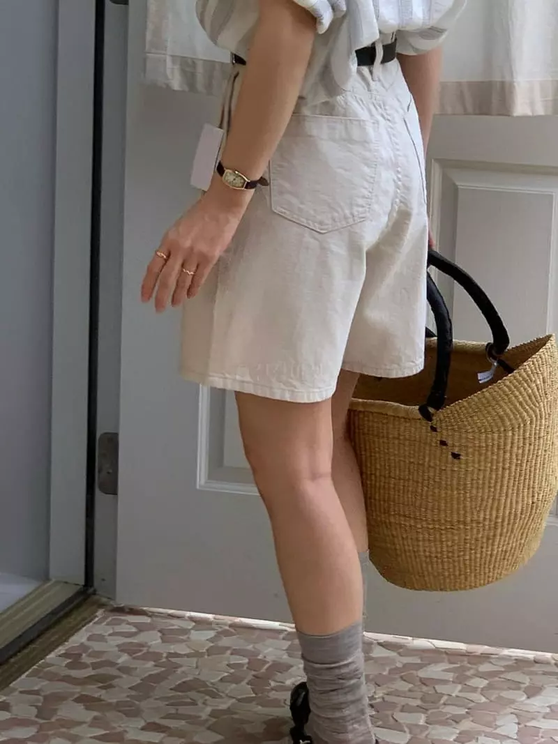 Giggle - Korean Women Fashion - #momslook - White Daily Short - 4