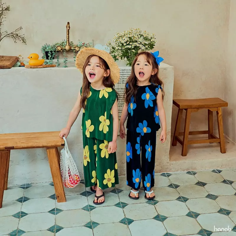Hanab - Korean Children Fashion - #Kfashion4kids - Big Flower Top Bottom Set - 8