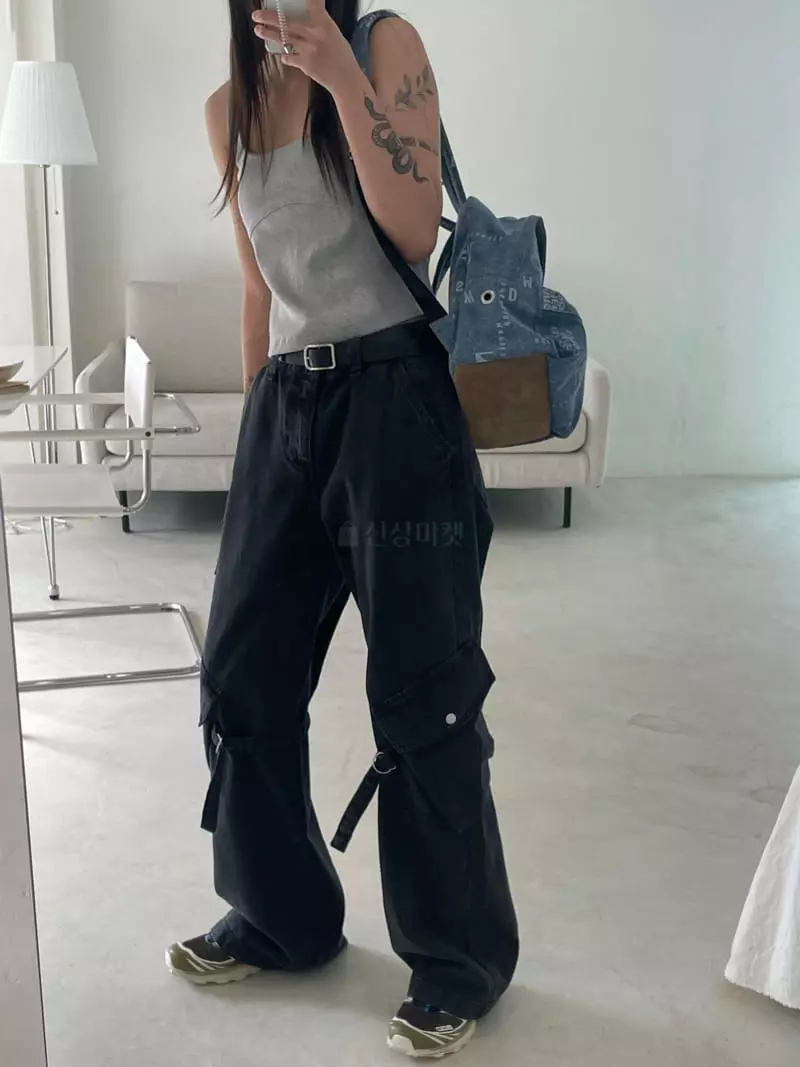 Kare - Korean Women Fashion - #vintagekidsstyle - Pocket Jeans