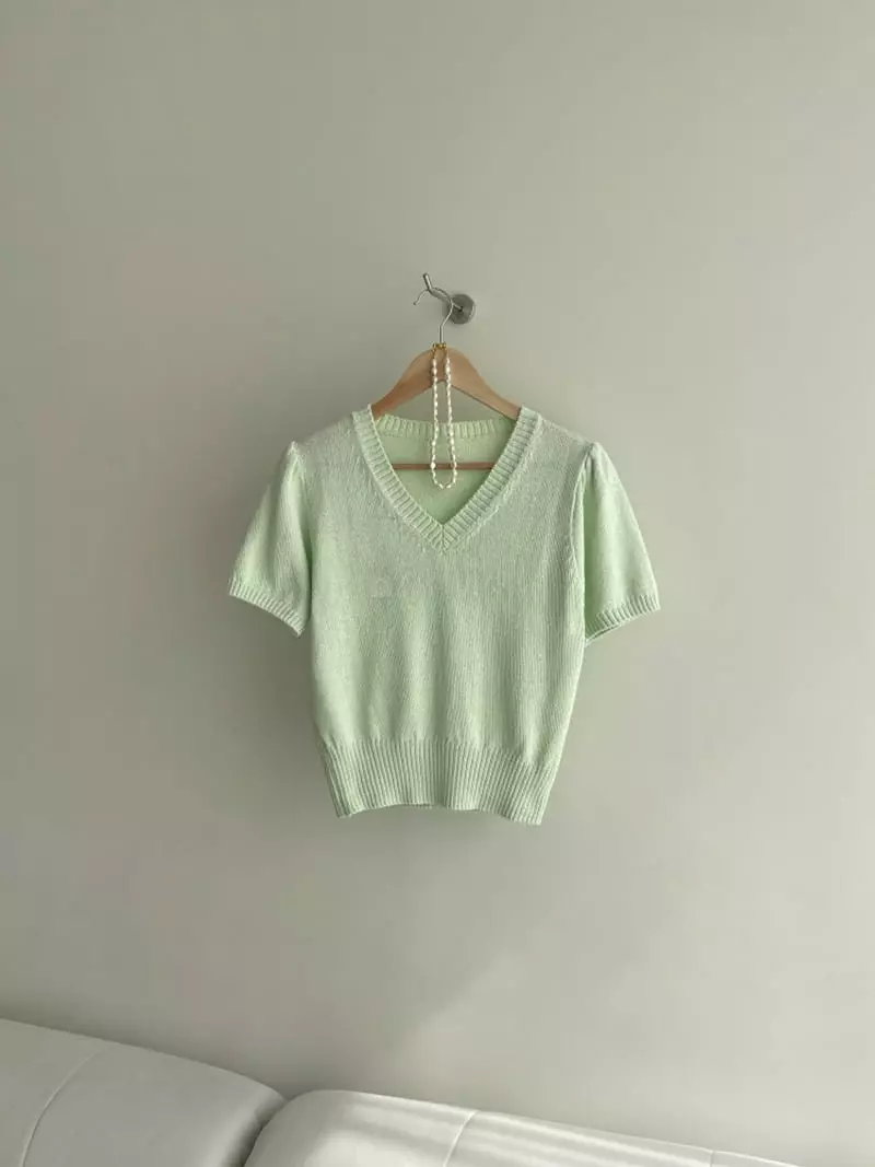 Lamerei - Korean Women Fashion - #vintagekidsstyle - Two Tone V Neck Knit Top - 2