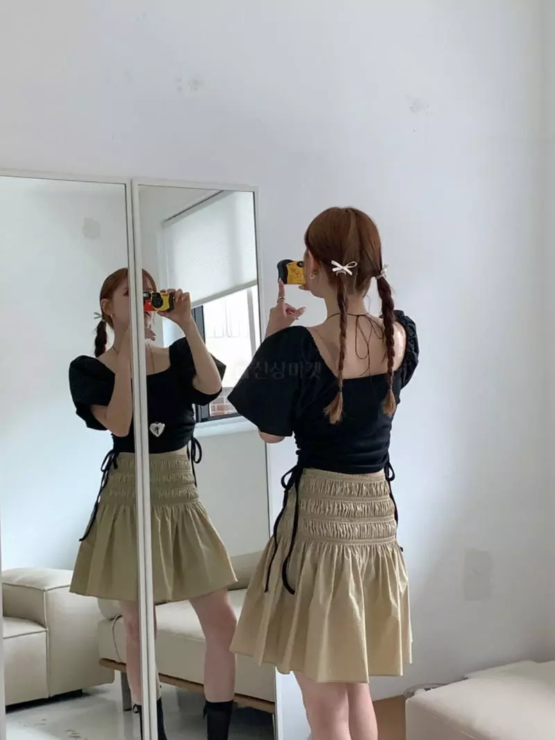 More Than - Korean Women Fashion - #vintagekidsstyle - Pompom Tee - 3