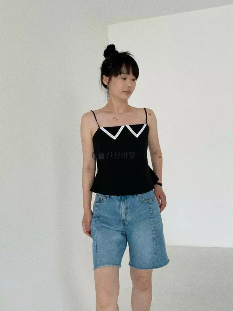 Oli Seoul - Korean Women Fashion - #momslook - Balck Asper Sleeveless Blouse - 10