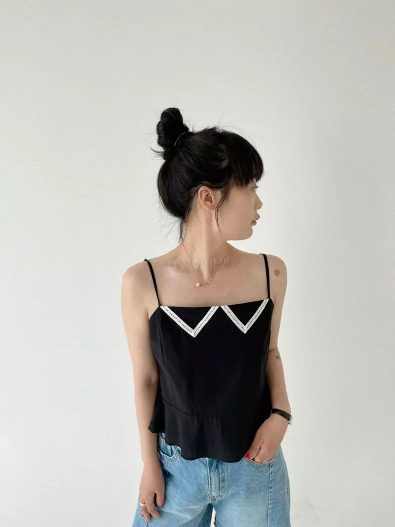 Oli Seoul - Korean Women Fashion - #momslook - Balck Asper Sleeveless Blouse - 11
