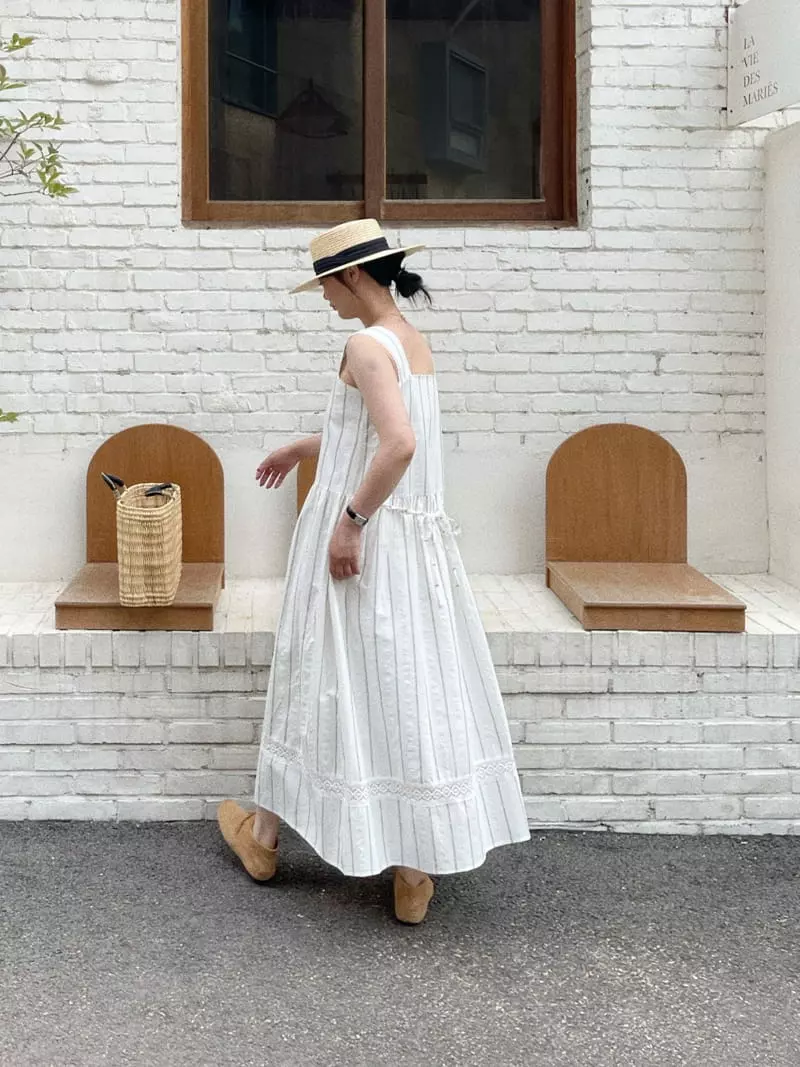 Oli Seoul - Korean Women Fashion - #restrostyle - Ivory Daisy One-piece - 4