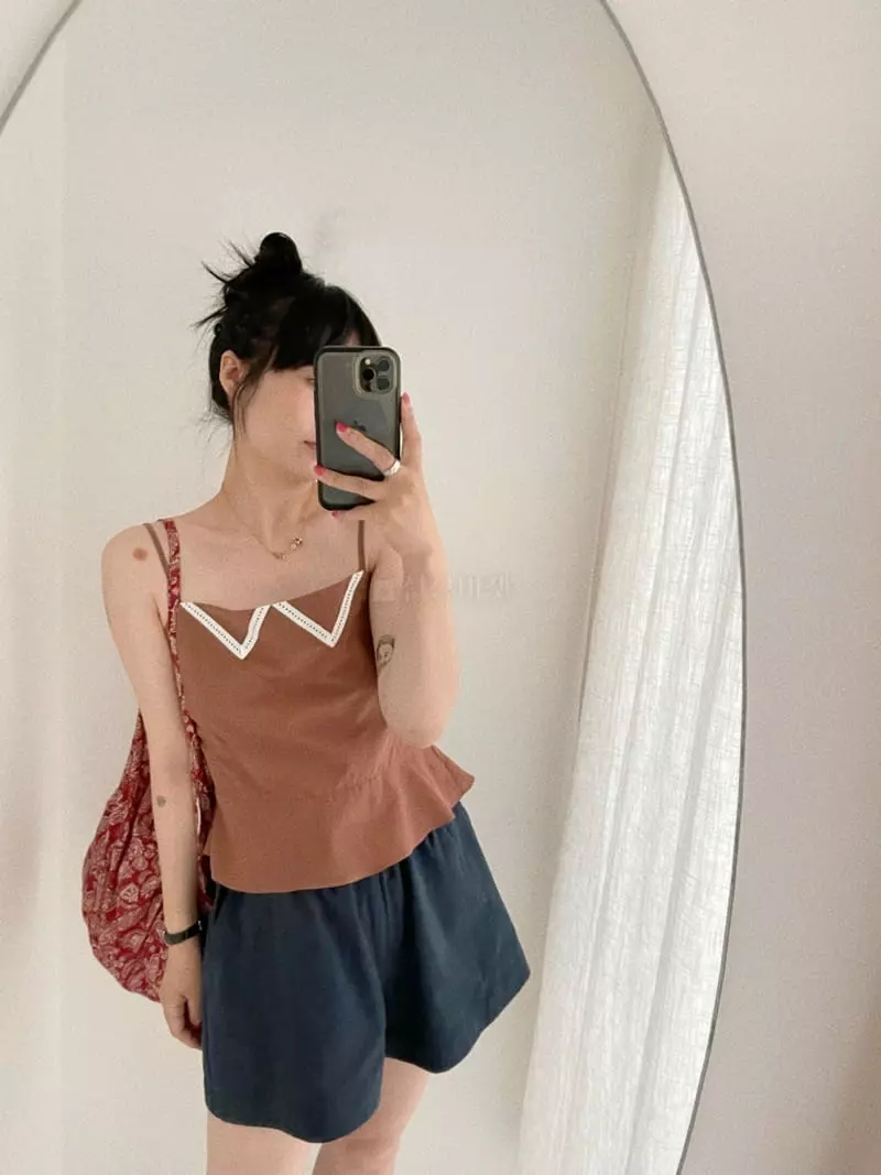 Oli Seoul - Korean Women Fashion - #vintagekidsstyle - Brown Sleeveless Blouse - 5