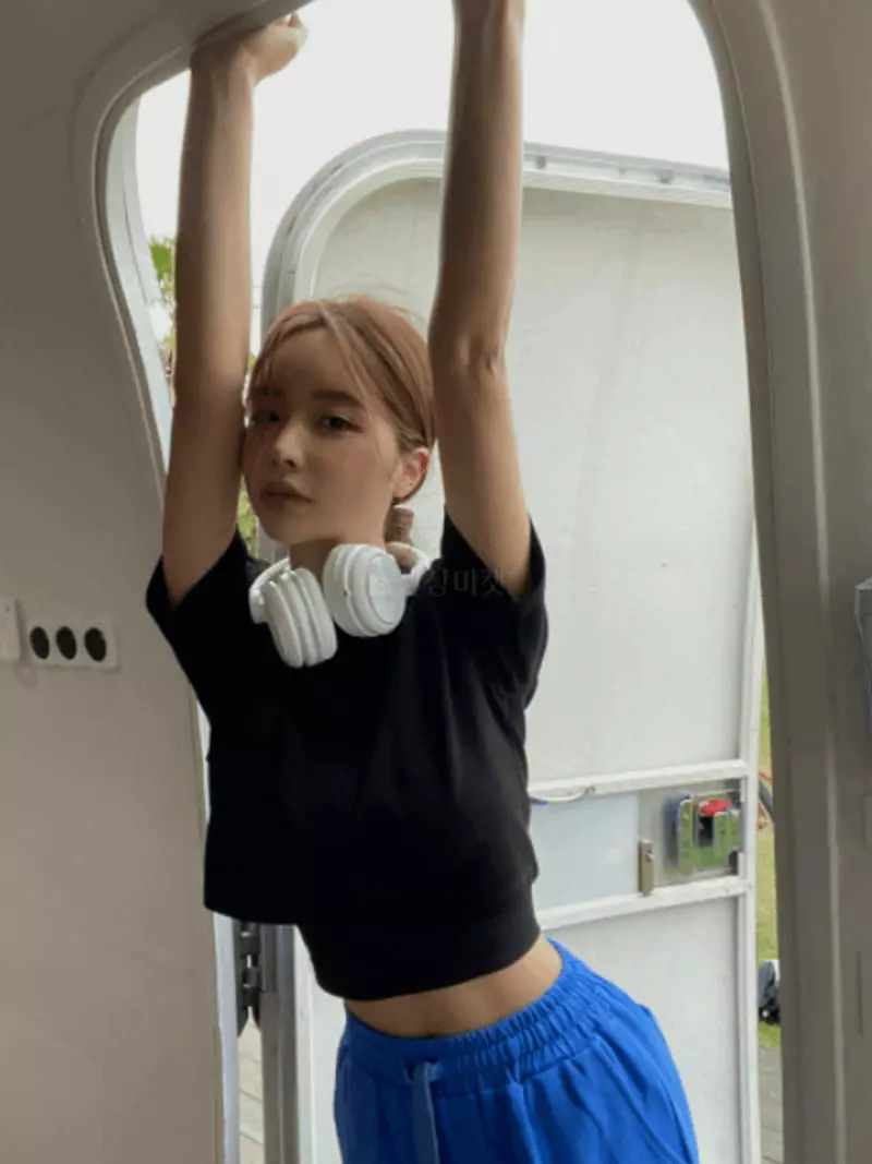 Pablored - Korean Women Fashion - #momslook - Crop Pike Tee - 2