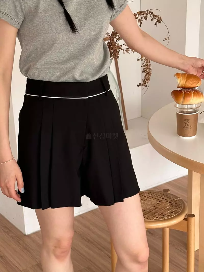 Sea Sand Salt - Korean Women Fashion - #momslook - Martin Shorts - 5