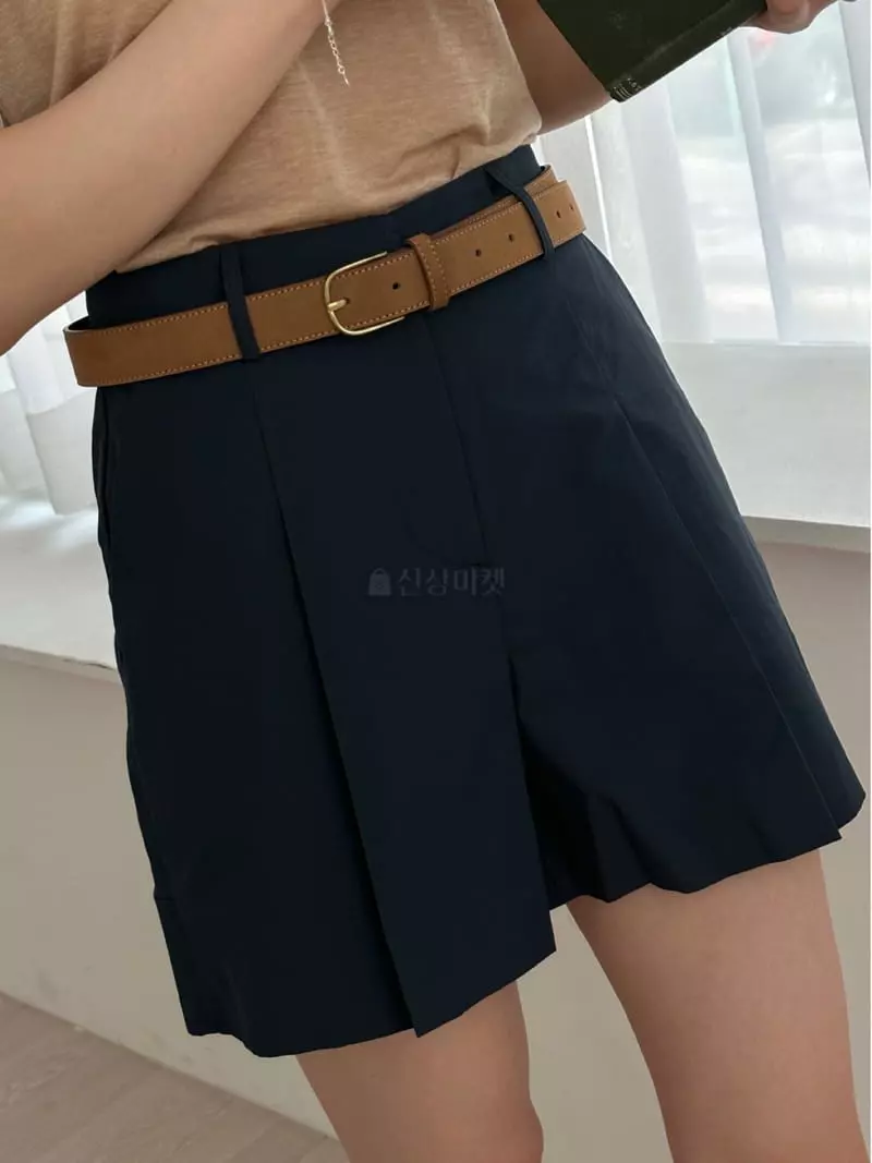 Sea Sand Salt - Korean Women Fashion - #momslook - Capra Shorts - 12