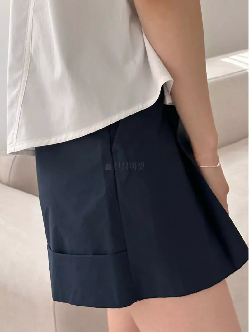 Sea Sand Salt - Korean Women Fashion - #momslook - Capra Shorts - 2