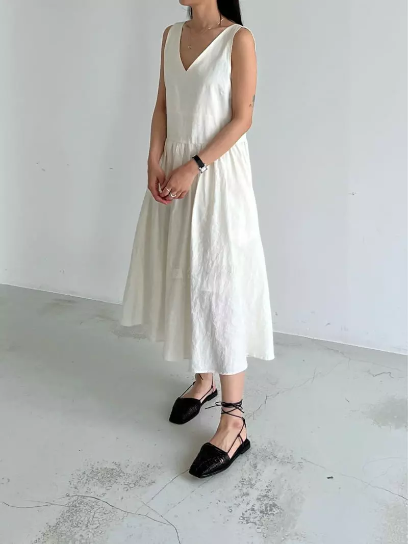 Taupe - Korean Women Fashion - #momslook - V Sleeveless One-piece - 5