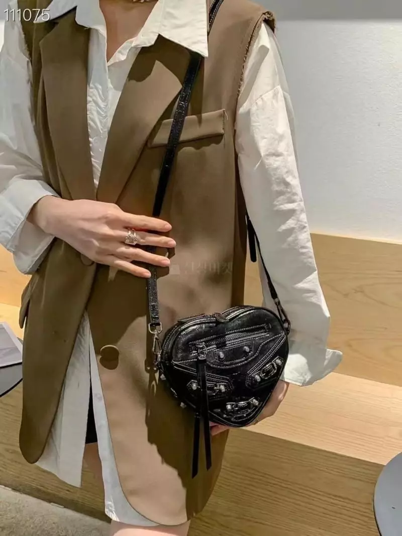 Trouvaille - Korean Women Fashion - #womensfashion - Heart Moter Cross Bag - 10