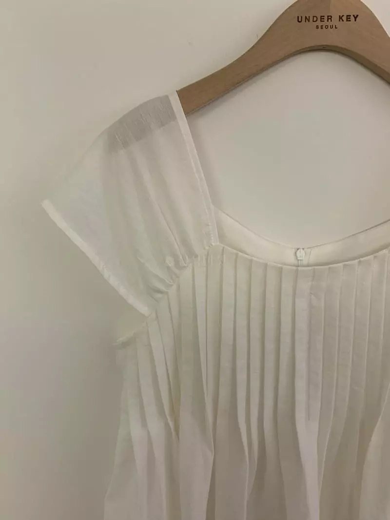 Underkey - Korean Women Fashion - #momslook - Pintuck Blouse - 6