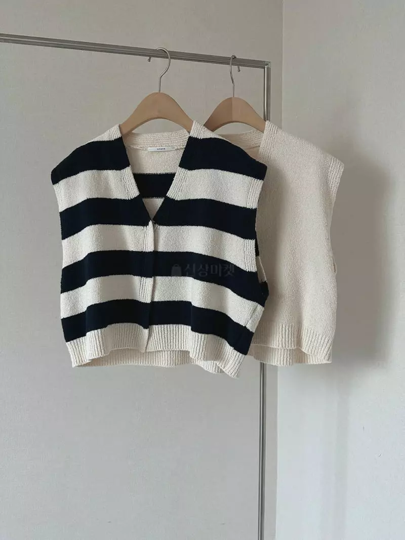 Unene Garden - Korean Women Fashion - #momslook - Bookle Snap Vest - 10