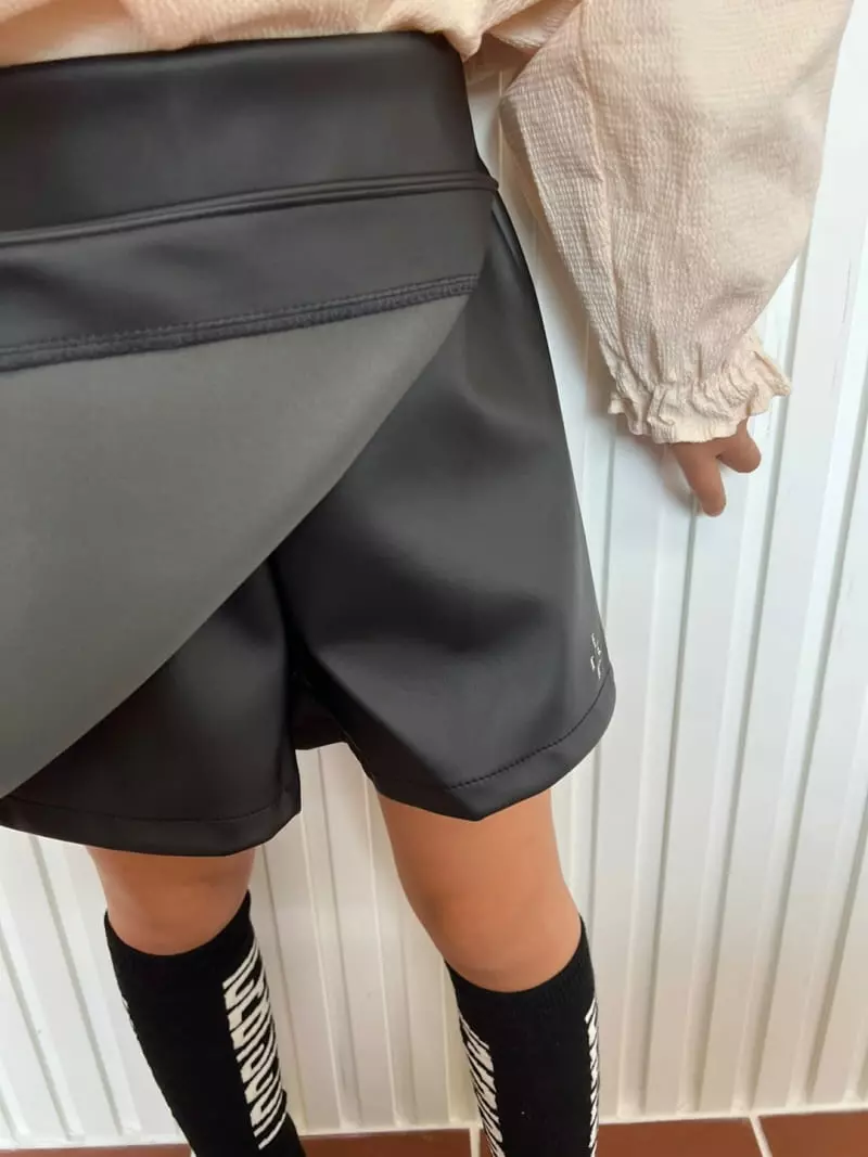 Fine-Studio - Korean Children Fashion - #minifashionista - Leather Shorts - 4