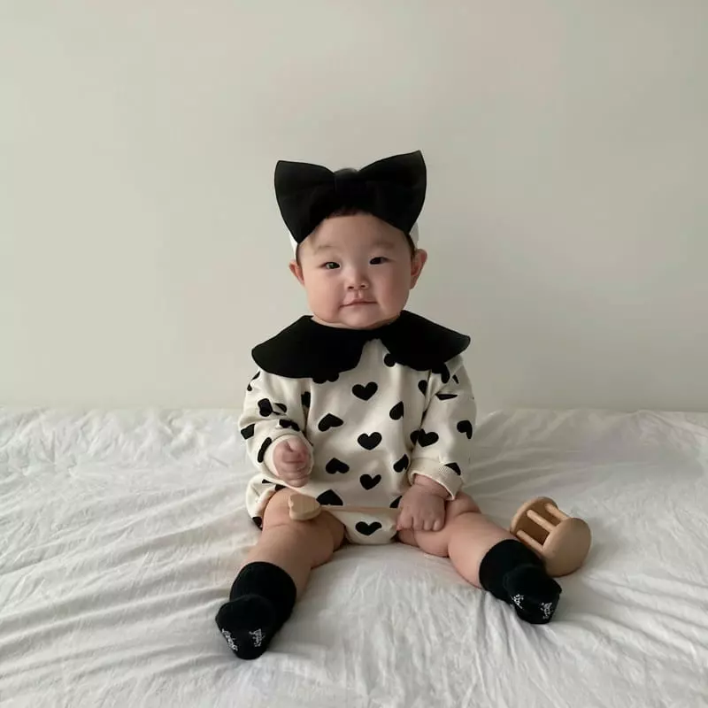 Moran - Korean Baby Fashion - #babyfashion - Heart Collar Bodysuit - 7