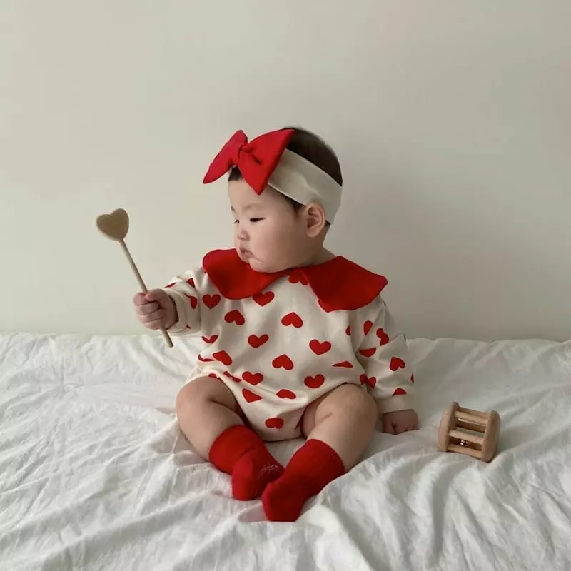 Moran - Korean Baby Fashion - #onlinebabyboutique - Heart Collar Bodysuit