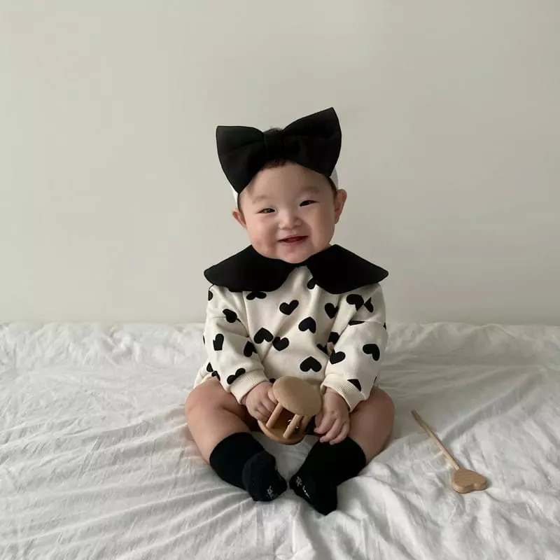 Moran - Korean Baby Fashion - #onlinebabyshop - Heart Collar Bodysuit - 2