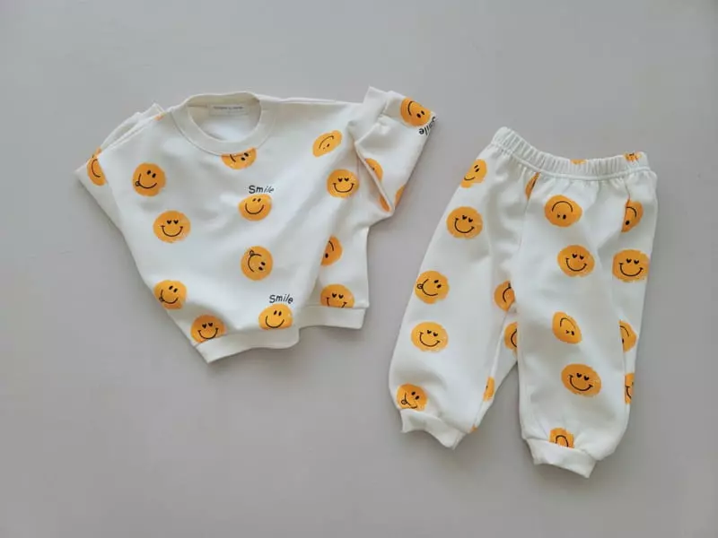 Moran - Korean Children Fashion - #prettylittlegirls - Vintage Smile Top Bottom Set - 2