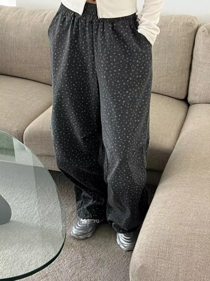 Bricklane - Korean Women Fashion - #womensfashion - Pig Flower Tug Pants - 9