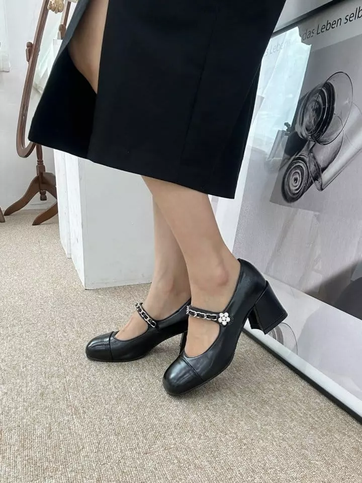 Golden Shoe - Korean Women Fashion - #momslook - 558 Flats
