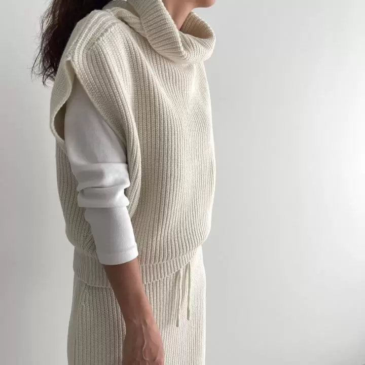 Ripple - Korean Women Fashion - #thelittlethings - Celin Turtleneck Knit Tee - 2