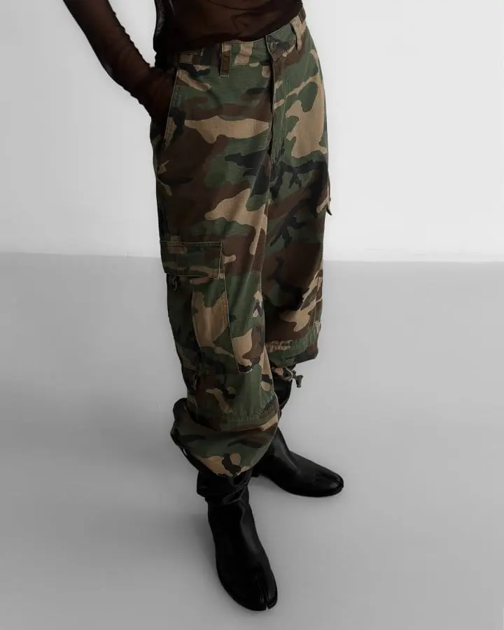 Paper Moon - Korean Women Fashion - #momslook - washed camouflage pattern pocket detail cargo trousers - 2