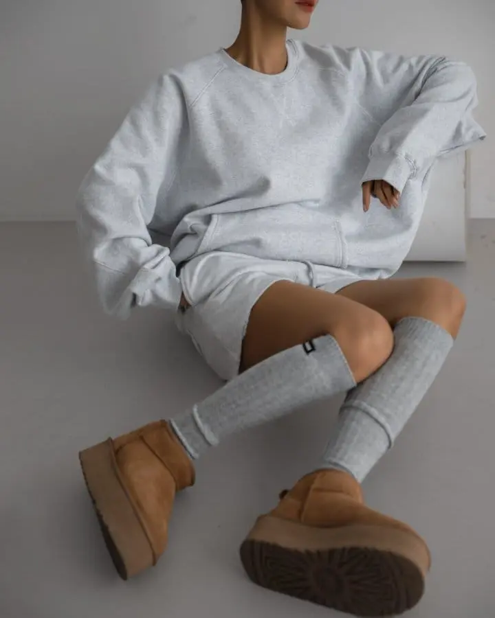 Paper Moon - Korean Women Fashion - #romanticstyle - oversized front stitch detail raglan sweatshirt - 4
