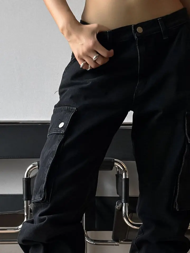 Paper Moon - Korean Women Fashion - #womensfashion - washed black denim low ~ rise pocket cargo jeans - 2