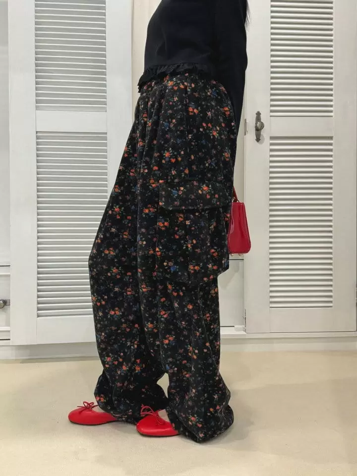 Auver_Fit - Korean Women Fashion - #momslook - Fleece Flower Cargo Pants - 7