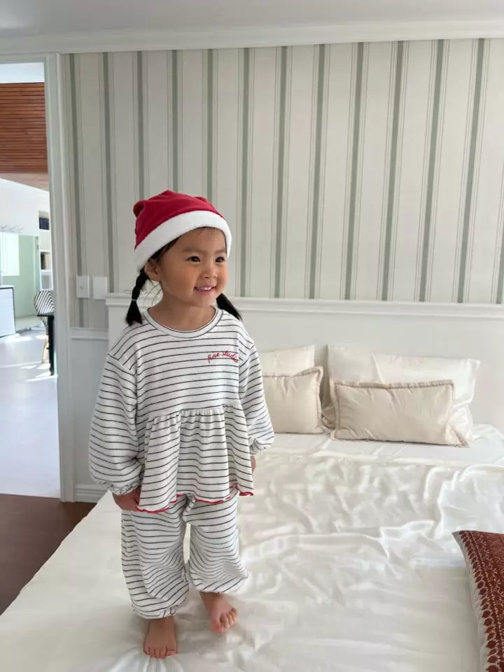 Fine-Studio - Korean Children Fashion - #kidsshorts - Frill Sleep Wear Top Bottom Set - 6