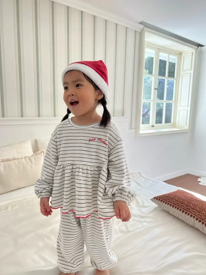 Fine-Studio - Korean Children Fashion - #kidzfashiontrend - Frill Sleep Wear Top Bottom Set - 8