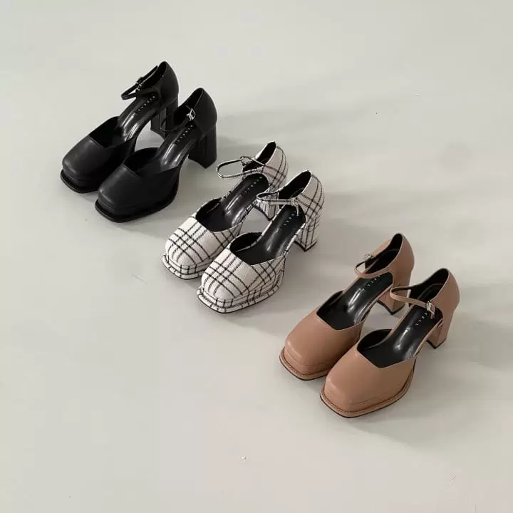 Golden Shoe - Korean Women Fashion - #vintageinspired - B1106 Slipper & Sandals