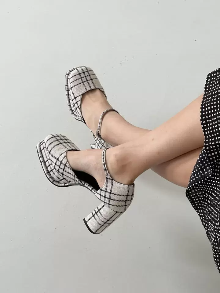 Golden Shoe - Korean Women Fashion - #womensfashion - B1106 Slipper & Sandals - 10
