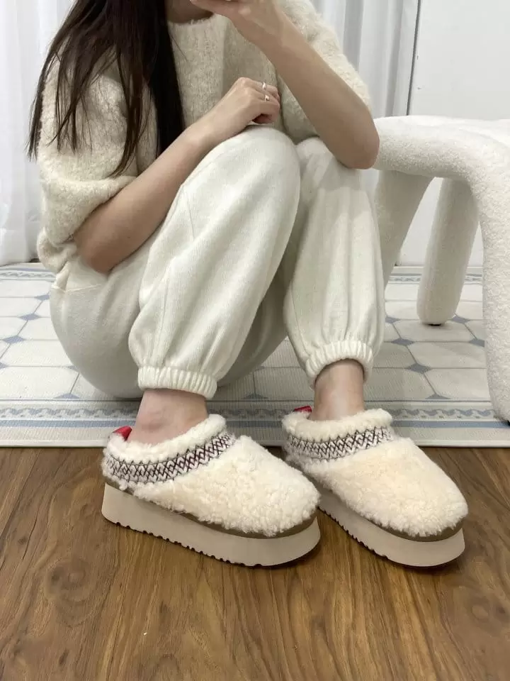Ssangpa - Korean Women Fashion - #momslook - BU 3028 Real Fleece Slipper & Sandals - 3