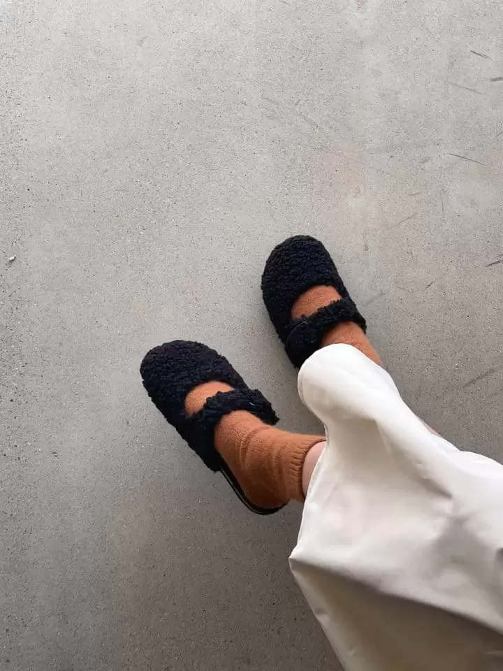 Ssangpa - Korean Women Fashion - #thelittlethings - UDC 3100 Fleece Slipper & Sandals - 4